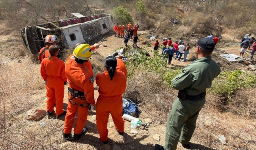 Dini etkinlikten dönen yolcuları taşıyan otobüs devrildi: 16 ölü