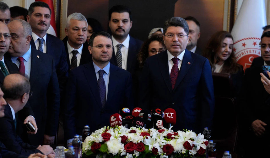 Kabine değişikliği sonrası bakanlık devir teslimleri başladı