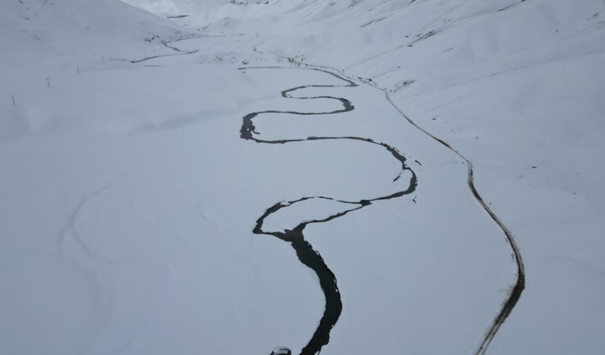Şırnak’ta buzla kaplı menderesler çözüldü