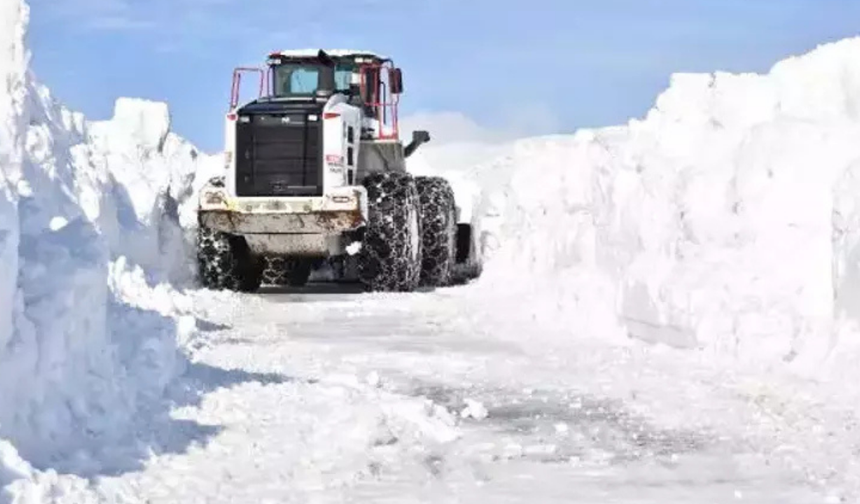 Kar ve tipi ulaşımı vurdu: 3 ilde 83 yerleşim yerine ulaşım sağlanamıyor