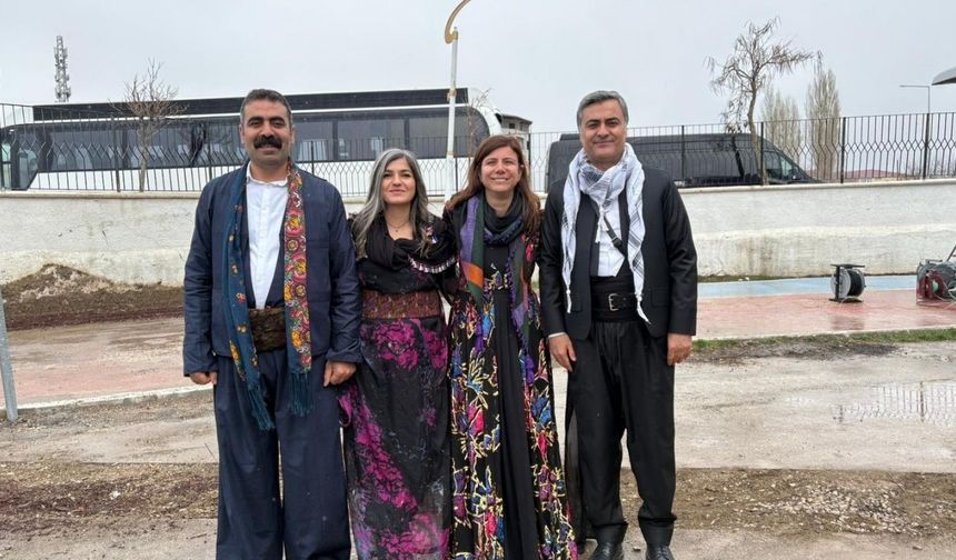 Van'daki Newroz coşkusuna Diyarbakır da ortak oldu