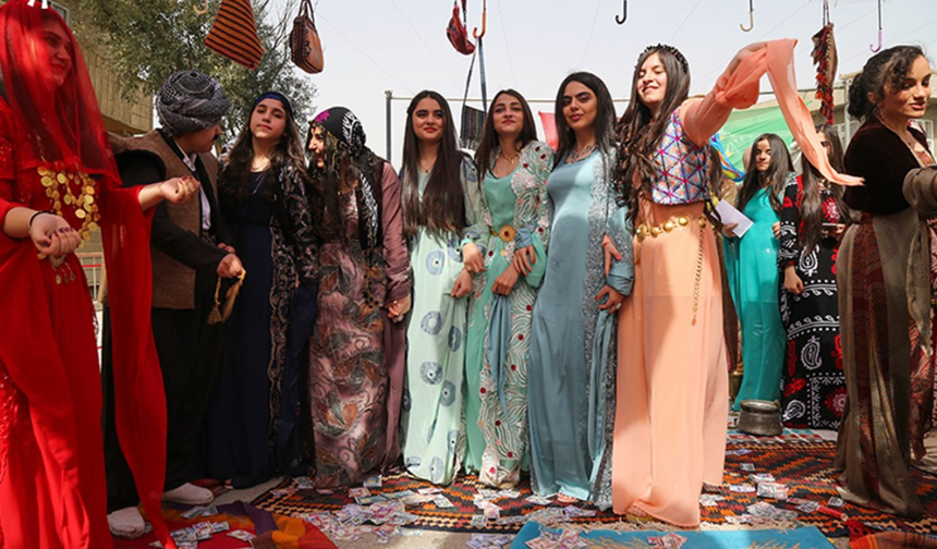 YYÜ öğrencileri Kürt Ulusal Kıyafet Günü’nü kutladı