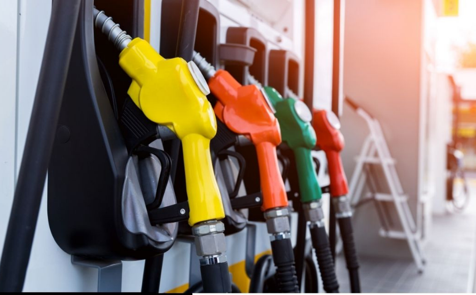 Benzine ve motorine yine zam geldi