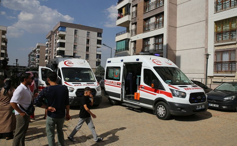 Diyarbakır’da yangın: 8 kişi dumandan etkilendi