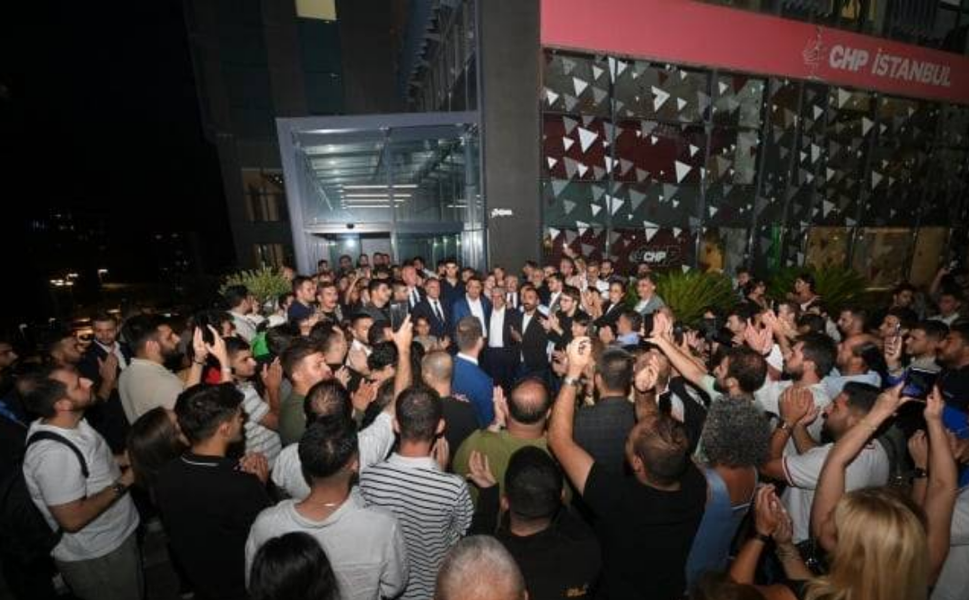 CHP, kayyım krizi sonrası il başkanlığı binasını kapattı