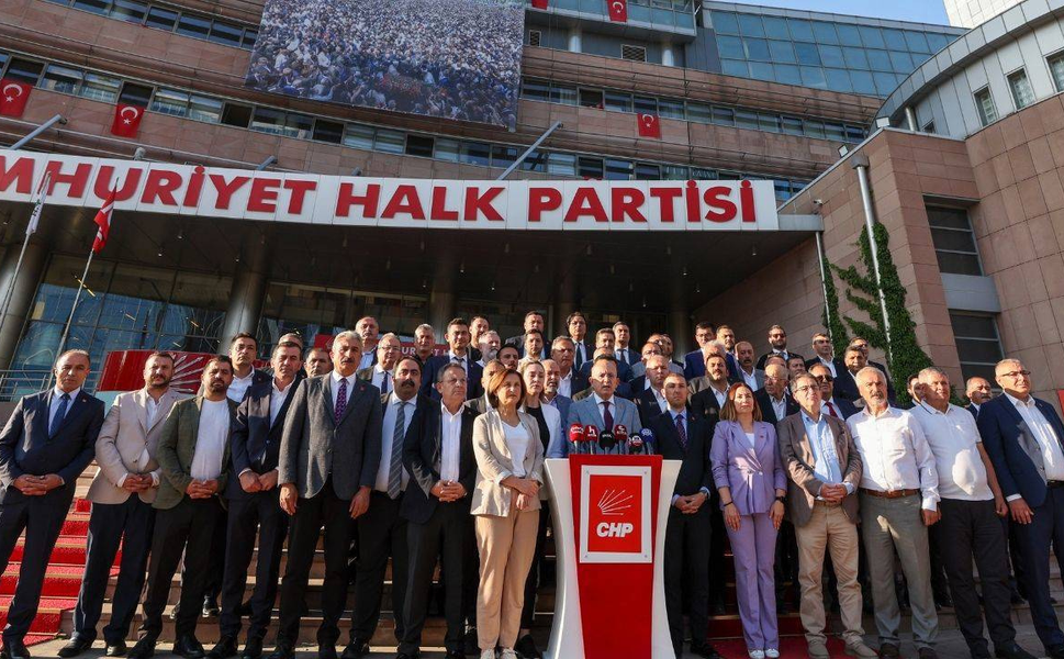 CHP lideri Özgür Özel tüm İl Başkanlarını İstanbul’a çağırdı