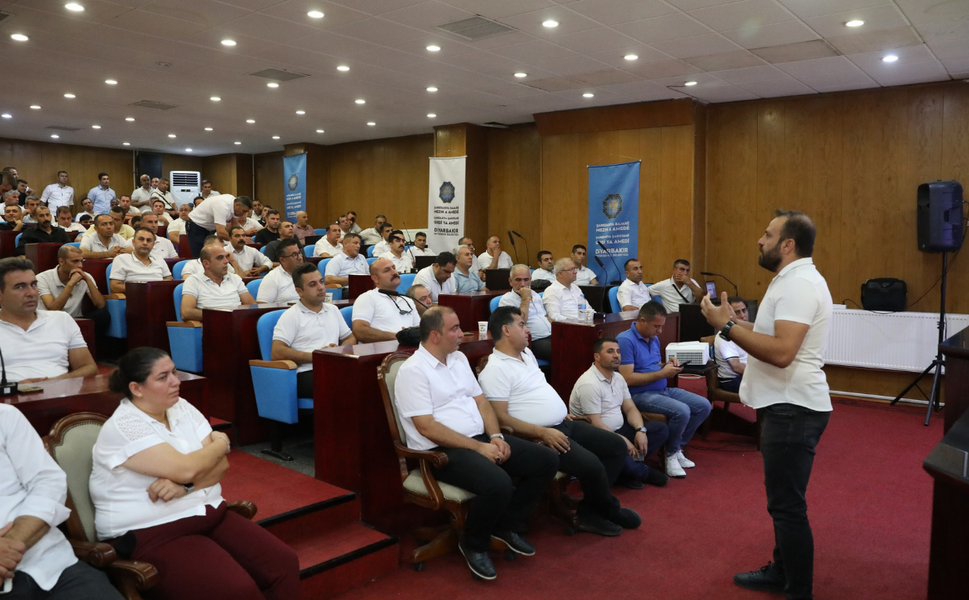Diyarbakır’da 562 belediye çalışanı iletişim eğitimi aldı