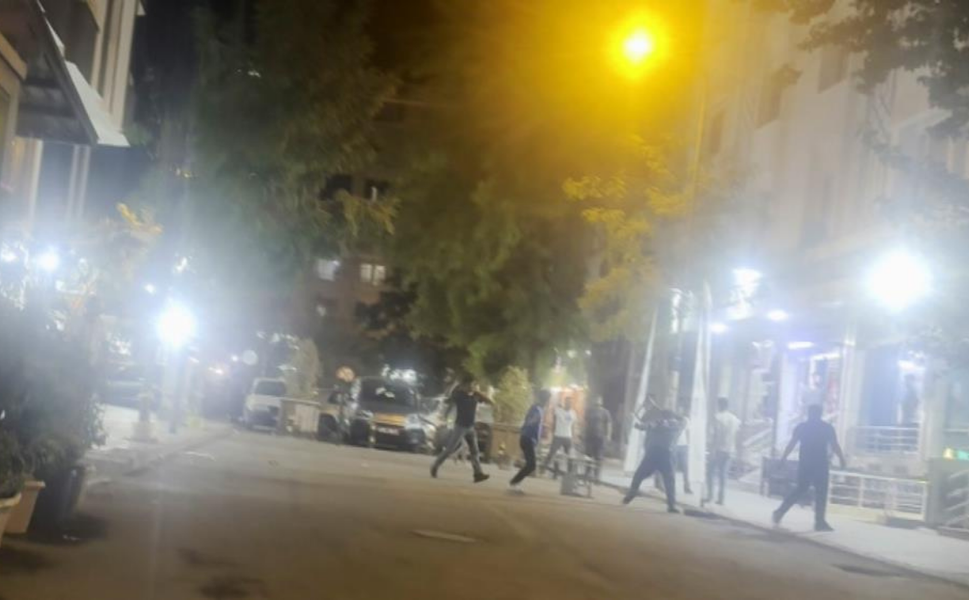 Diyarbakır'da iki grup arasında tabureli kavga çıktı