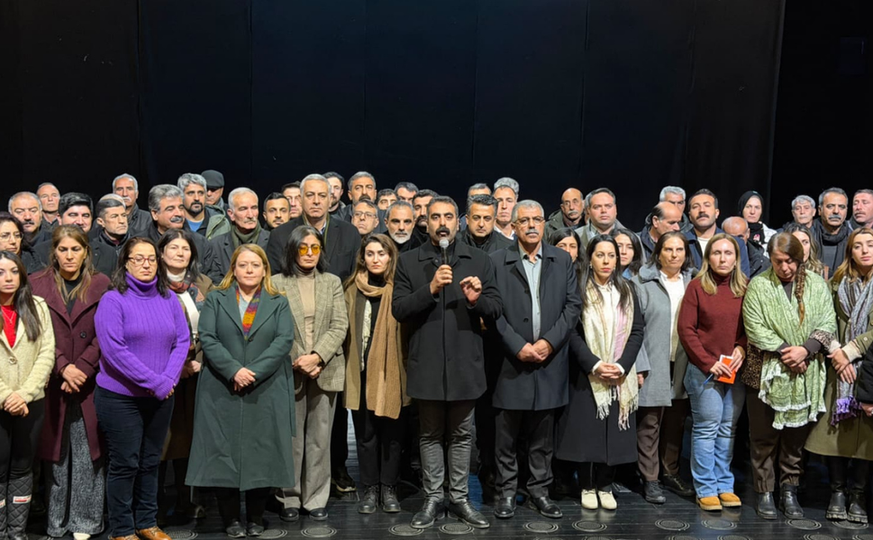 DEM Partili yerel yöneticilerden Kobani için maaş bağışı