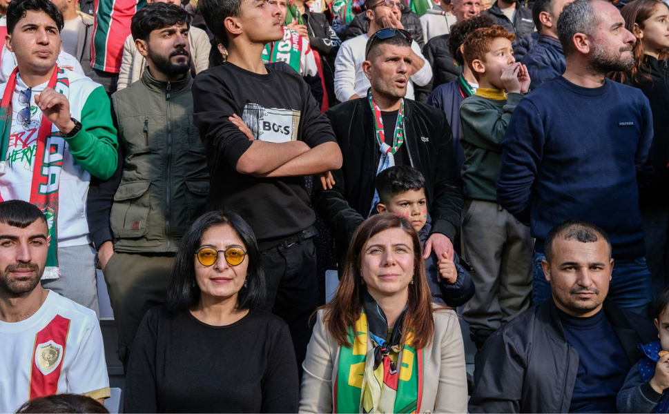 Amedspor liderlik yarışında kritik puan! Serra Bucak tribünde takip etti