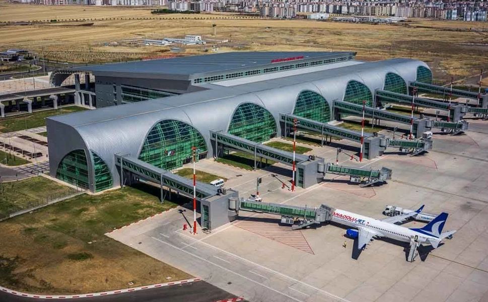 Diyarbakır Barosu’ndan havalimanı kriziyle ilgili suç duyurusu