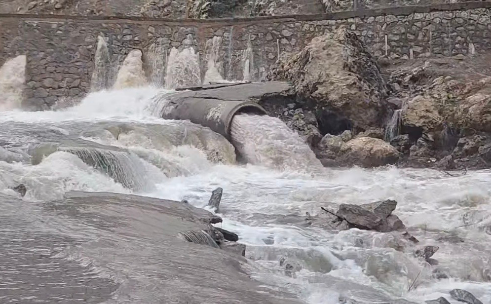 Diyarbakır Sinek Çayının debisi yükseldi