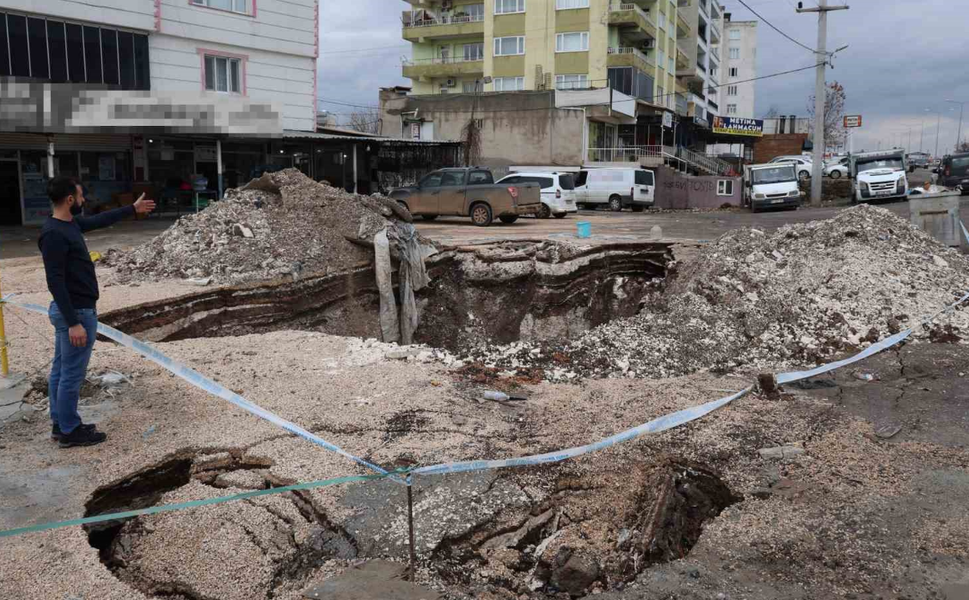 Diyarbakır’da dev çukur endişesi: Esnaf önlem bekliyor