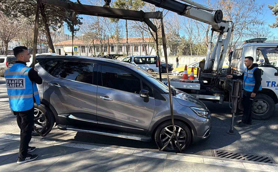 Diyarbakır’da durak işgallerine sıkı denetim: Araçlar çekildi