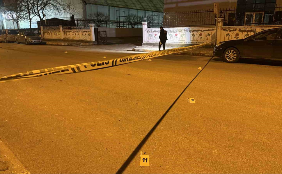 Diyarbakır’da seyir halindeki araca silahlı saldırı