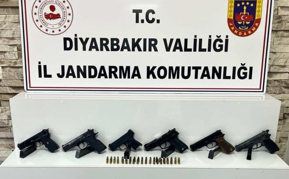 Diyarbakır’da silah kaçakçılarına operasyon