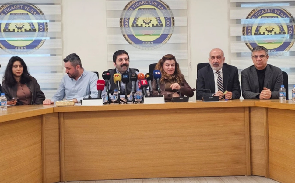 Diyarbakır’dan Kobani’ye gönderilen 25 tır yardım yerine ulaştı