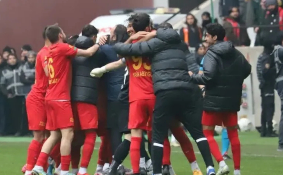 Amedspor zirve takibini sürdürüyor: Serikspor’u Afena-Gyan’ın golüyle geçti