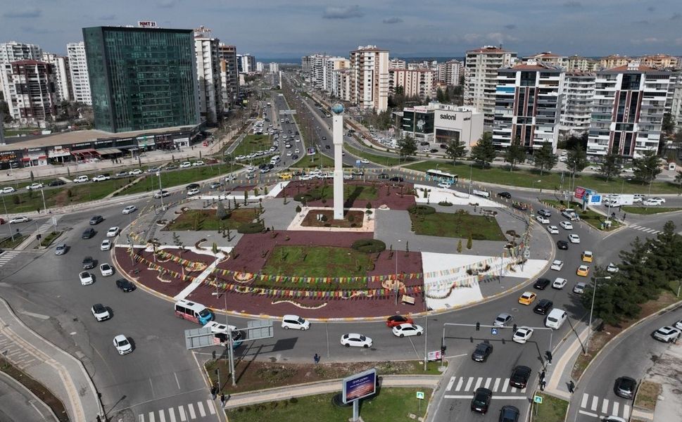 Diyarbakır'da Dünya Kavşağı estetik bir görünüme kavuştu