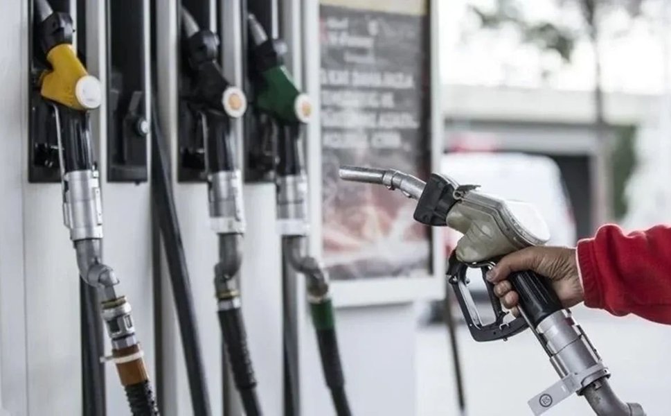 Peş peşe zamlar şoke etti: Diyarbakır'da motorin benzin ve LPG fiyatları netleşti