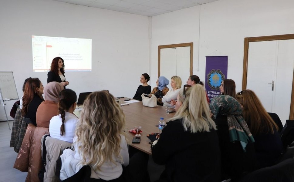 Diyarbakır Büyükşehir'den kadın personele özel eğitim: Konu şiddetle mücadele