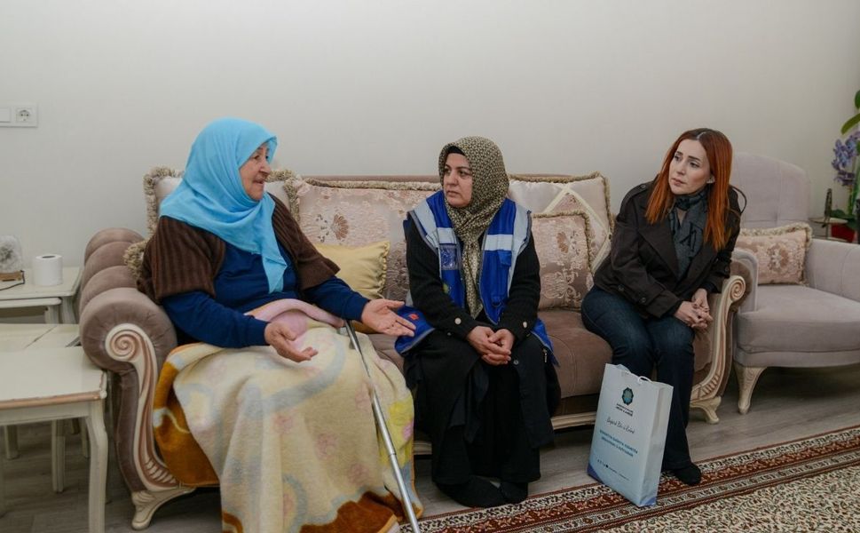 Diyarbakır'da ihtiyaç sahibi yaşlılara bayram ziyareti