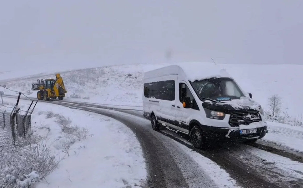 Diyarbakır’da Mart sürprizi: Silvan’da lapa lapa kar yağdı
