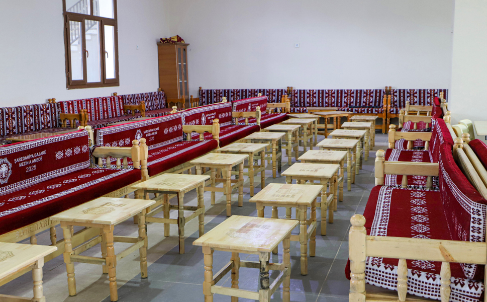 Diyarbakır Büyükşehir Belediyesi’nden taziye evlerine büyük destek: 732 Sedir, 1.464 sehpa dağıtıldı