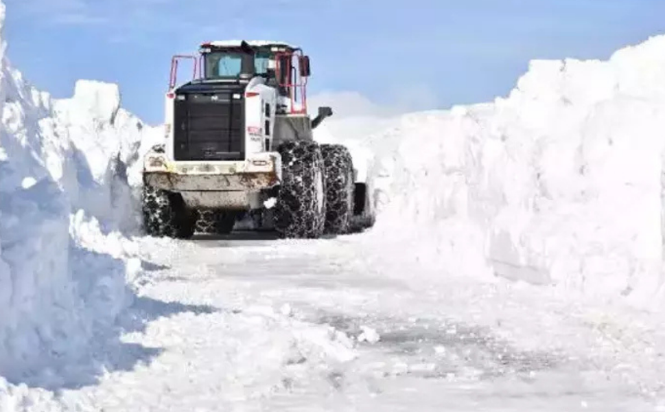 Kar ve tipi ulaşımı vurdu: 3 ilde 83 yerleşim yerine ulaşım sağlanamıyor