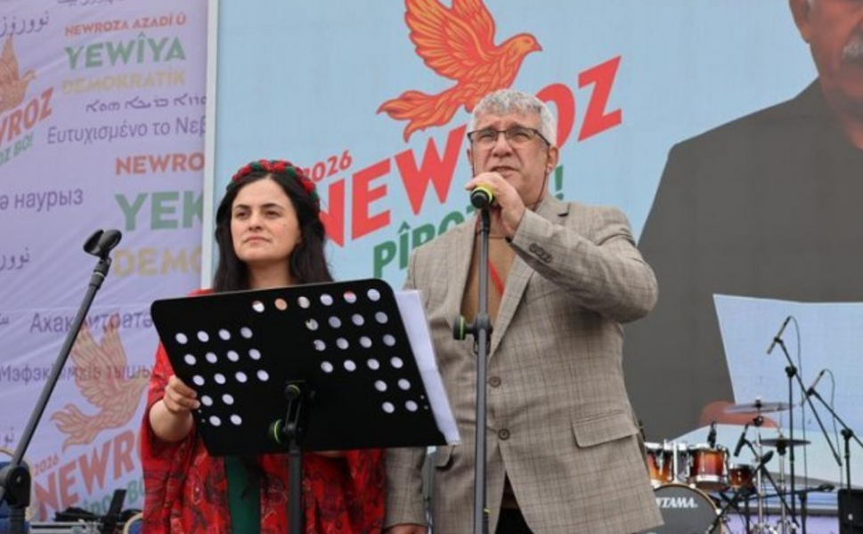 Newroz alanında dikkat çeken an! Öcalan’ın mesajı okundu