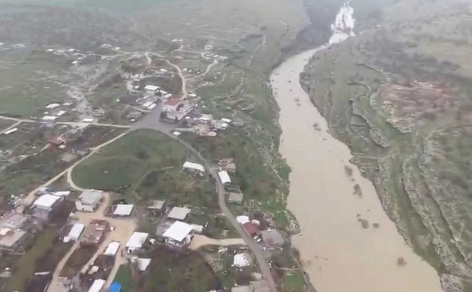 Diyarbakır’da sağanak sonrası dere taştı: Taşkın nedeniyle yol kapandı